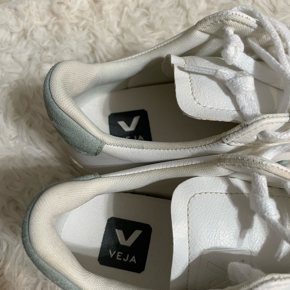 Veja Campo Sneaker - Picture 4 of 7